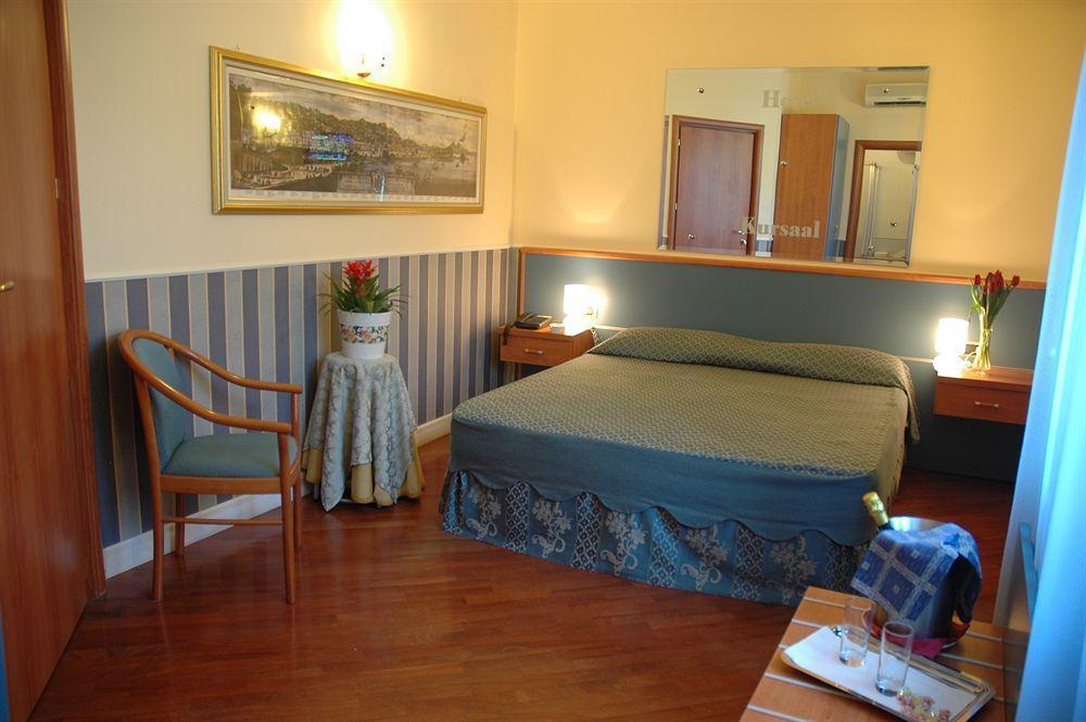 Hotel Kursaal Napels Buitenkant foto